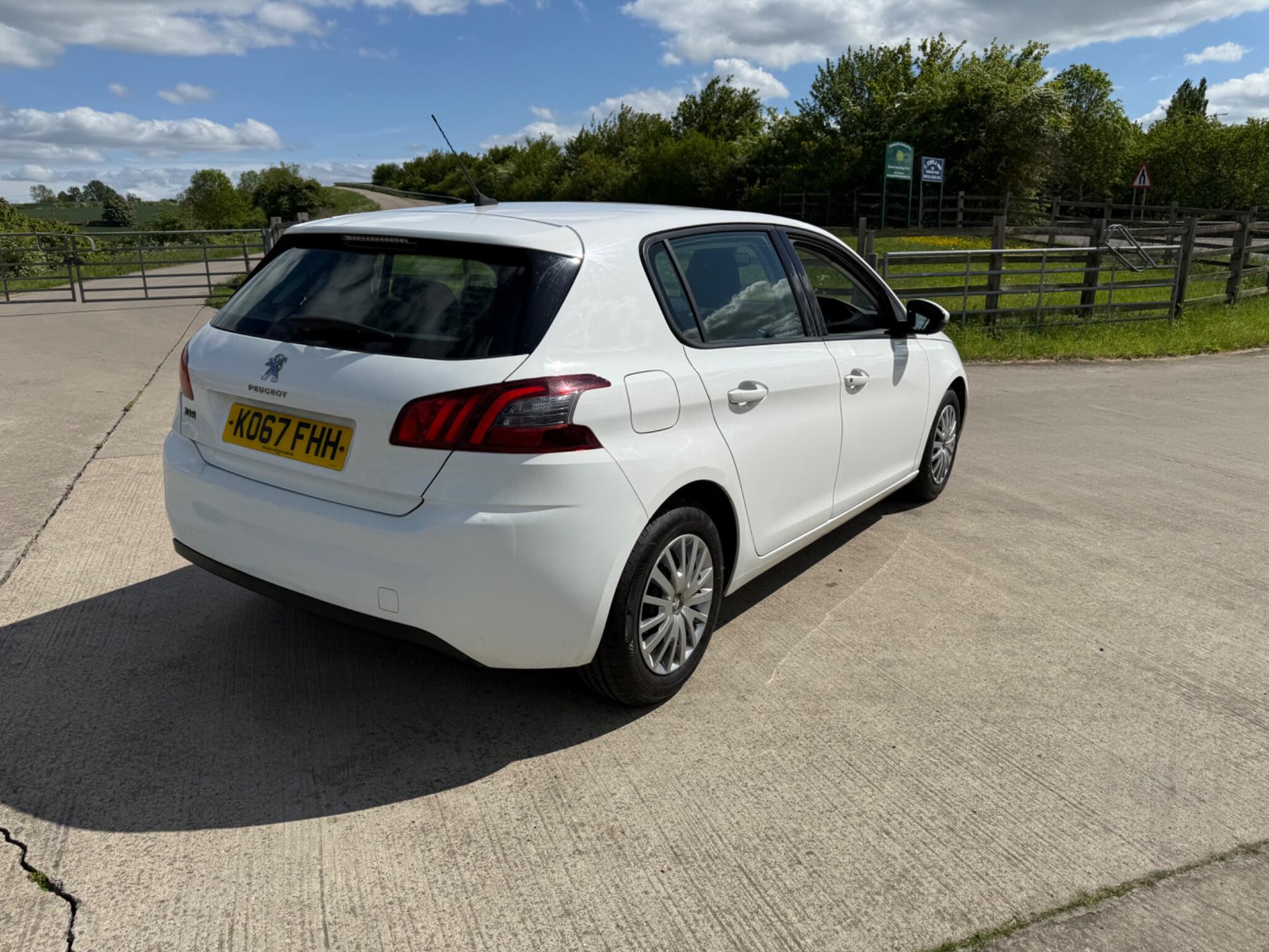 Peugeot 308 1.2 PureTech Access Euro 6 (s/s) 5dr — photo 80 of 100